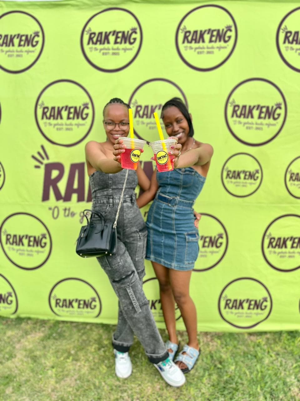 Happy customers at RAK'ENG with Large Fizz Drinks